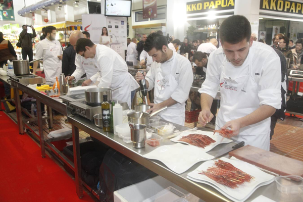 Chefs cooking at the Denia Red Prawn International Competition