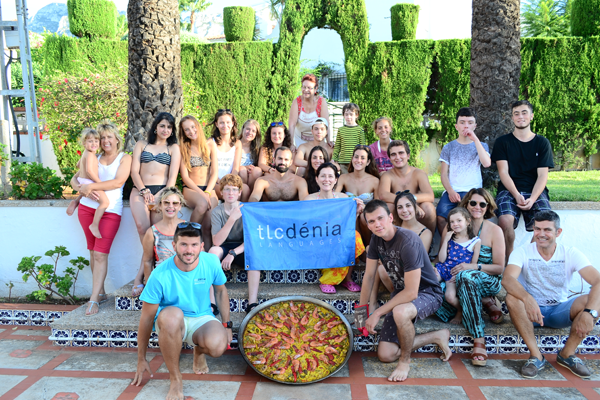 Students during the paella workshop with TLCdénia