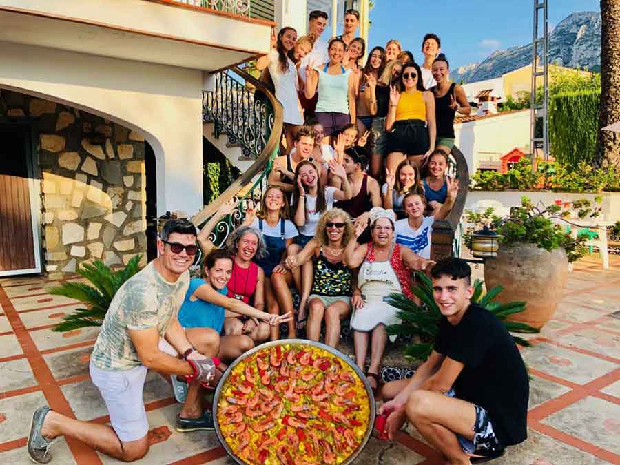 Students during a paella workshop in the Spanish for groups programme