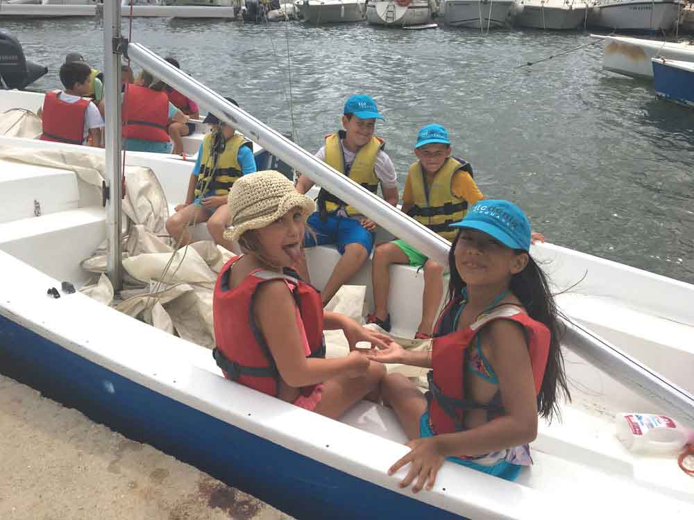 Children sailing during the Spanish for kids programme