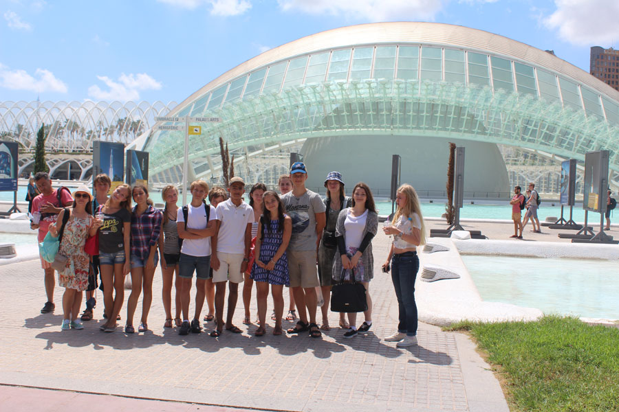 Школьные группы на экскурсии в Валенсии