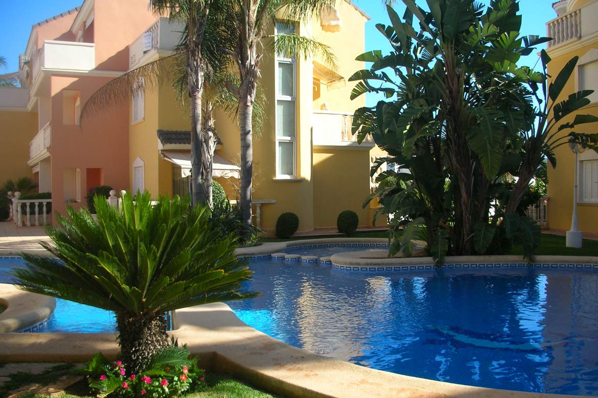 Swimming pool of Marina Azul beach apartment in Denia