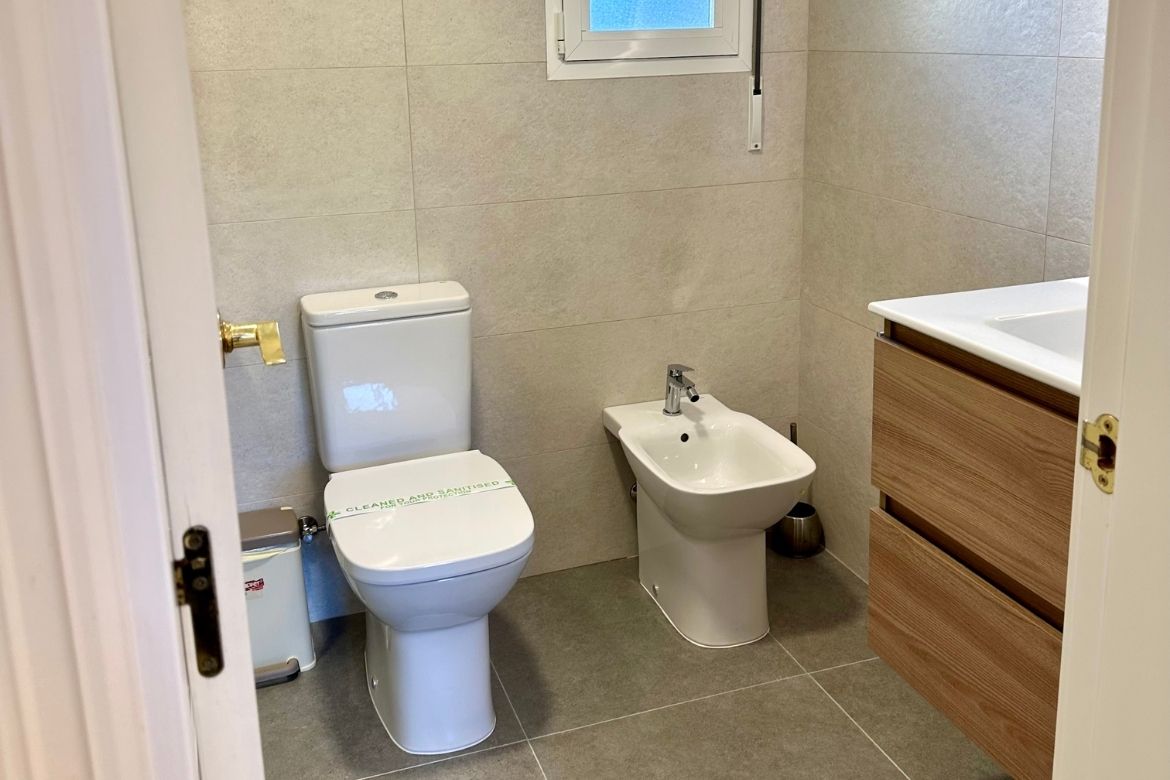 Bathroom of the beach apartment in Denia