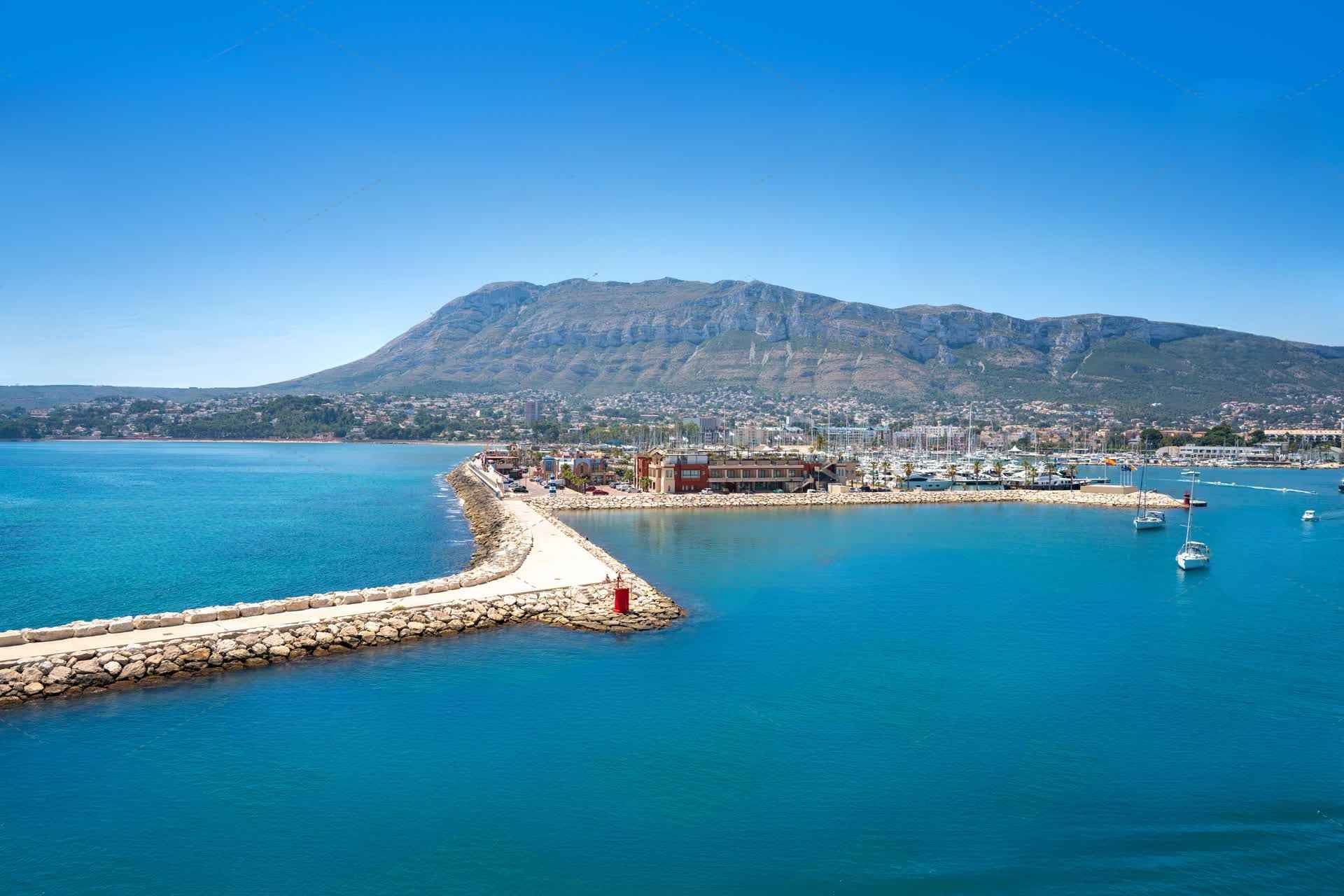 Ein Foto vom Hafen in Denia, idealer Ort für ein Auslandspraktikum in spanien