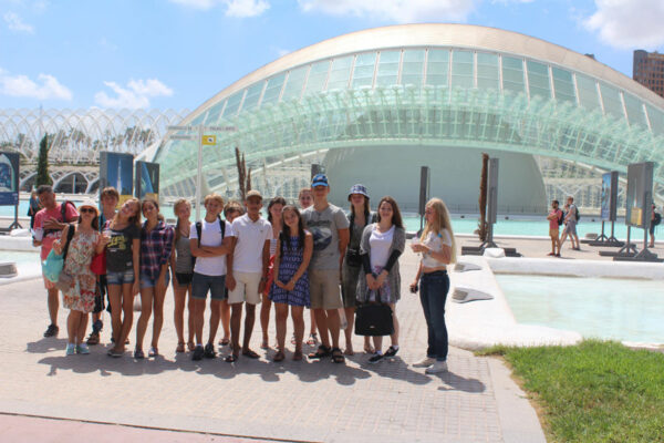 Школьная группа испанского на экскурсии в Валенсии