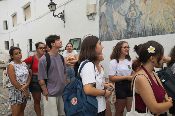 Студенты испанского на экскурсии в Алтее